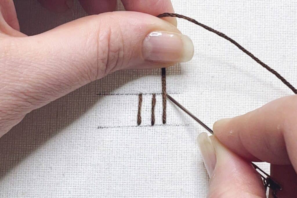 How to Thread a Needle for Embroidery - Makenstitch