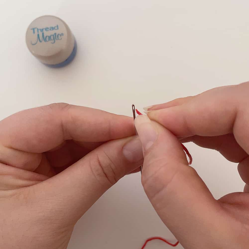 How to Thread a Needle for Beginners - Easy Way to Thread a Needle Without  a Threader
